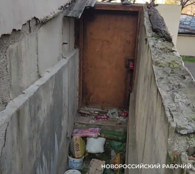 &laquo;Это мокрый подвал с крысами!&raquo; В Новороссийске в ночь атаки БПЛА опубликовали списки укрытий