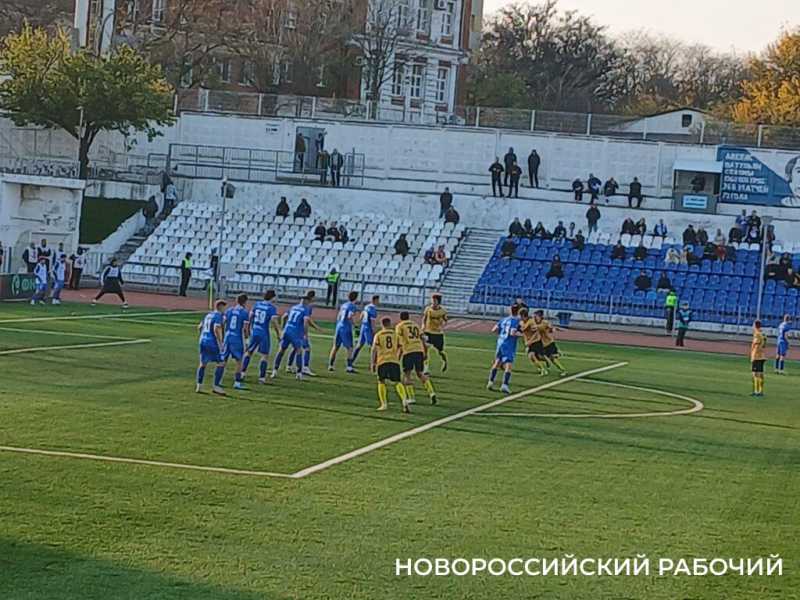 Футболистов новороссийского &laquo;Черноморца&raquo; настраивали быть героями. И победа за ними!