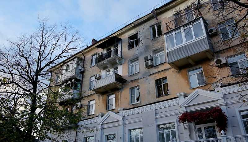 Глава города-героя Новороссийска Андрей Кравченко осмотрел поврежденные территории после массированной атаки БПЛА со стороны киевского режима