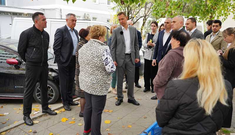 Глава Новороссийска встретился с жителями Приморского внутригородского района в рамках рабочего объезда