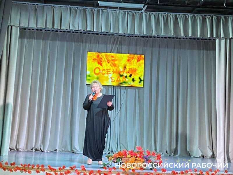 К Дню матери серебряные волонтеры Новороссийска вышли на подиум в красках осени