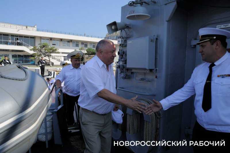 Как в Новороссийске нового мэра принимали. 13 лет назад город-герой проголосовал за Владимира Синяговского