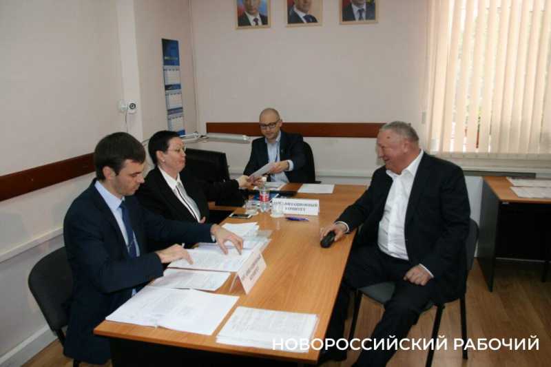 Как в Новороссийске нового мэра принимали. 13 лет назад город-герой проголосовал за Владимира Синяговского