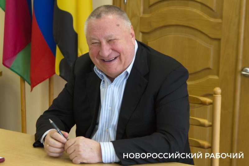 Как в Новороссийске нового мэра принимали. 13 лет назад город-герой проголосовал за Владимира Синяговского