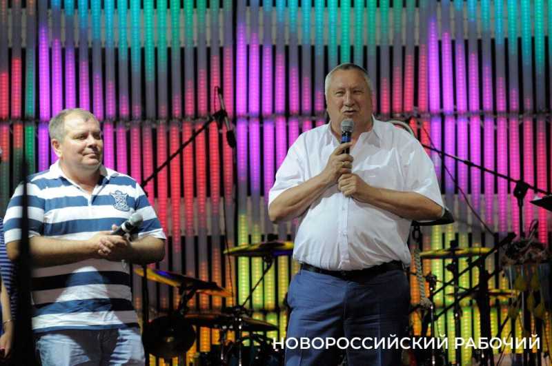 Как в Новороссийске нового мэра принимали. 13 лет назад город-герой проголосовал за Владимира Синяговского