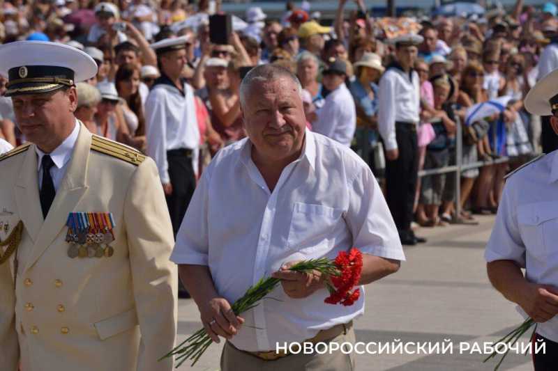 Как в Новороссийске нового мэра принимали. 13 лет назад город-герой проголосовал за Владимира Синяговского