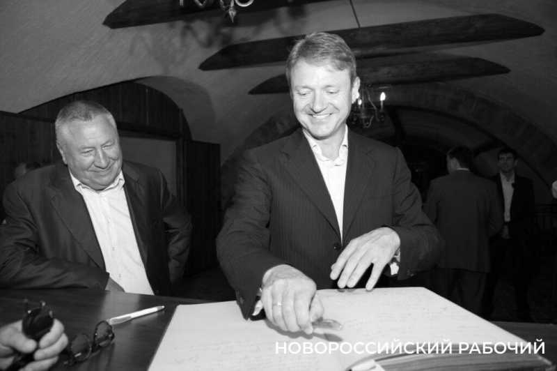 Как в Новороссийске нового мэра принимали. 13 лет назад город-герой проголосовал за Владимира Синяговского