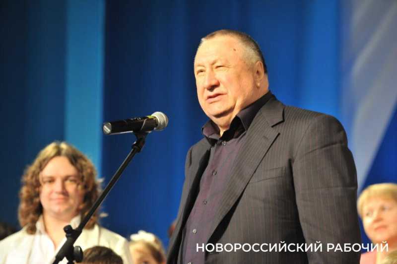 Как в Новороссийске нового мэра принимали. 13 лет назад город-герой проголосовал за Владимира Синяговского