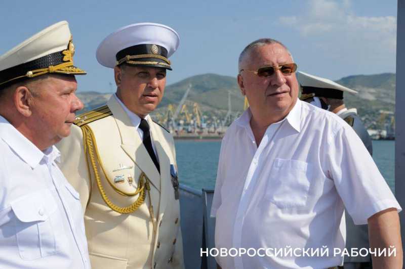 Как в Новороссийске нового мэра принимали. 13 лет назад город-герой проголосовал за Владимира Синяговского