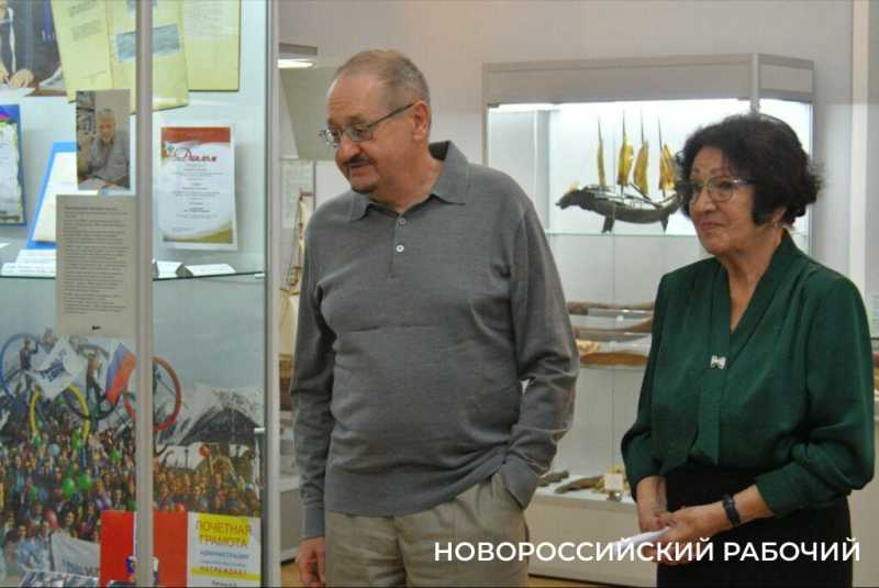 Лапин жил, Лапин жив, Лапин будет жить! Новороссийскому журналисту посвящается