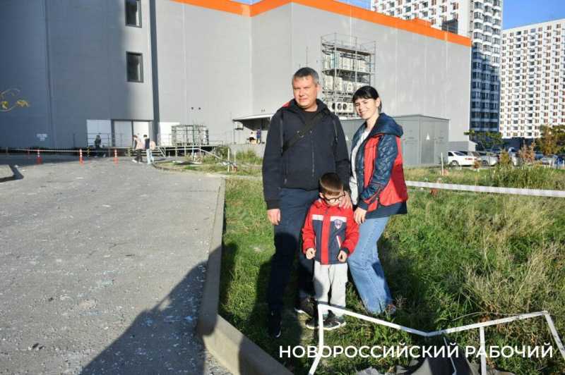 &laquo;Муж оставил нас на парковке и ушел в неизвестность&raquo;. В Новороссийске во время атаки БПЛА спаслись те, кто сделал все по правилам