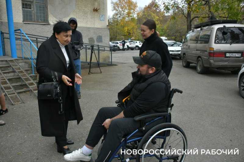 &laquo;Мы не сдаемся&raquo;! В Новороссийске инвалиду СВО подарили пандус