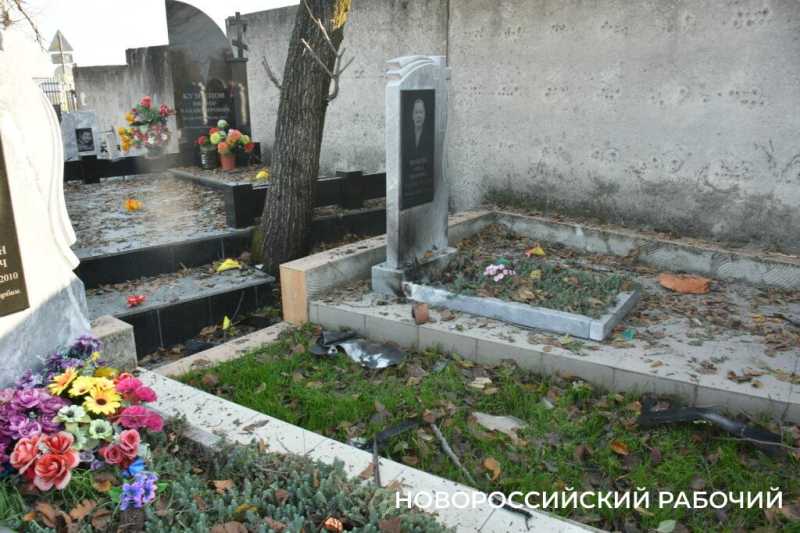 Надгробья все полегли! От атаки ВСУ на Новороссийск пострадали мертвые