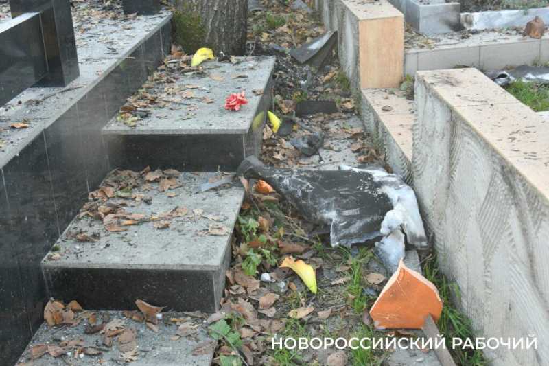 Надгробья все полегли! От атаки ВСУ на Новороссийск пострадали мертвые