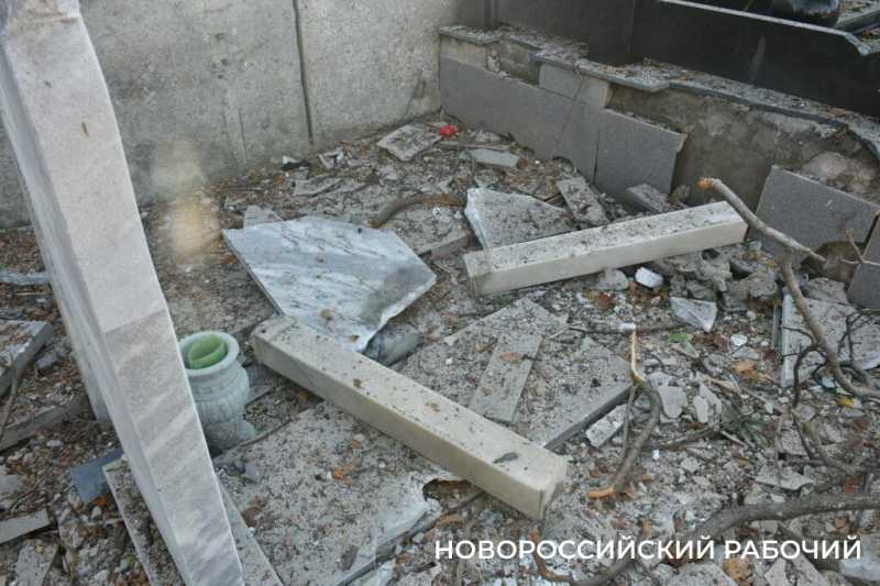 Надгробья все полегли! От атаки ВСУ на Новороссийск пострадали мертвые