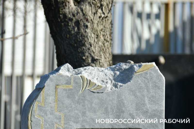 Надгробья все полегли! От атаки ВСУ на Новороссийск пострадали мертвые