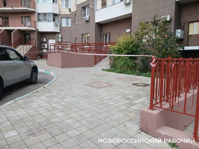 &laquo;Не хочется привыкать к атакам БПЛА&raquo;. В Новороссийске приводят в порядок поврежденные дома