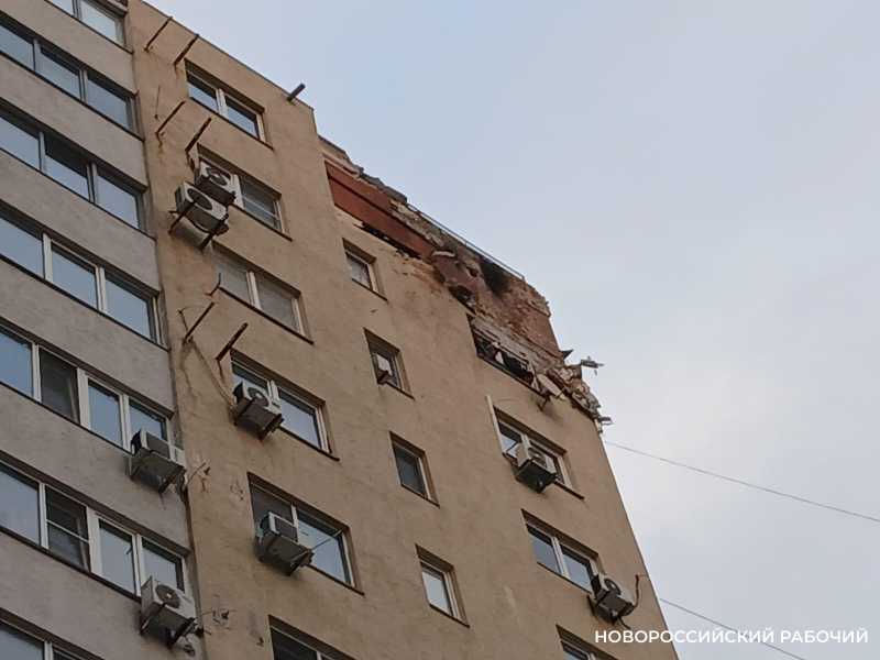 &laquo;Не хочется привыкать к атакам БПЛА&raquo;. В Новороссийске приводят в порядок поврежденные дома