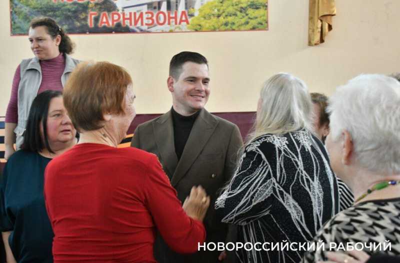 Новороссиец Максим Егоров поздравил всех мам, чьи сыновья сейчас на СВО