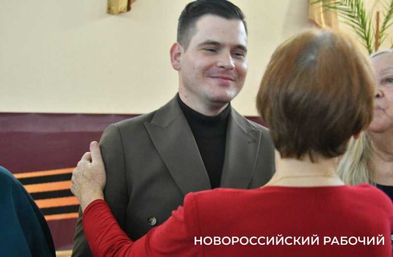 Новороссиец Максим Егоров поздравил всех мам, чьи сыновья сейчас на СВО