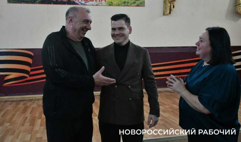 Новороссиец Максим Егоров поздравил всех мам, чьи сыновья сейчас на СВО