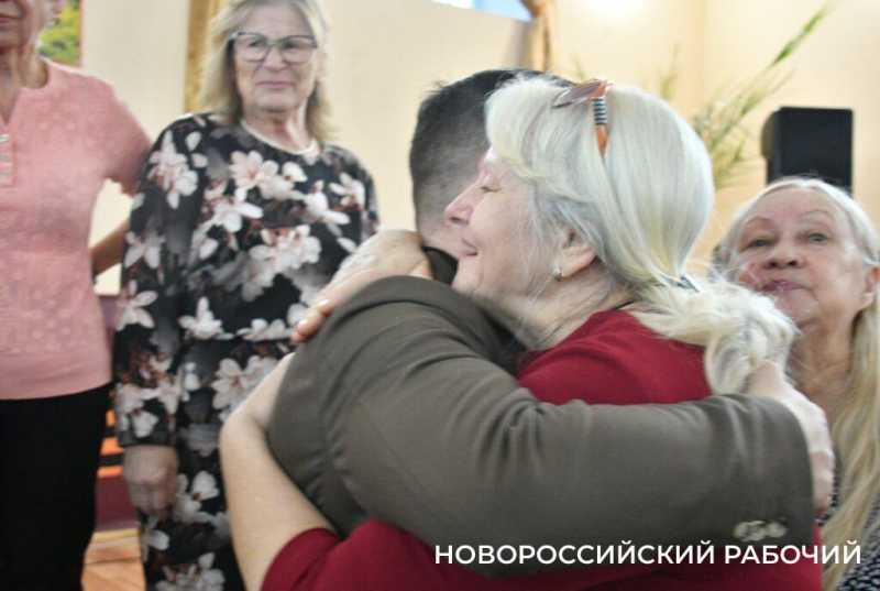 Новороссиец Максим Егоров поздравил всех мам, чьи сыновья сейчас на СВО
