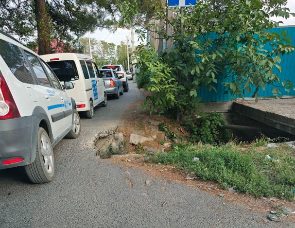 Новороссийцы хотят закрыть мостик на улице Мичурина?