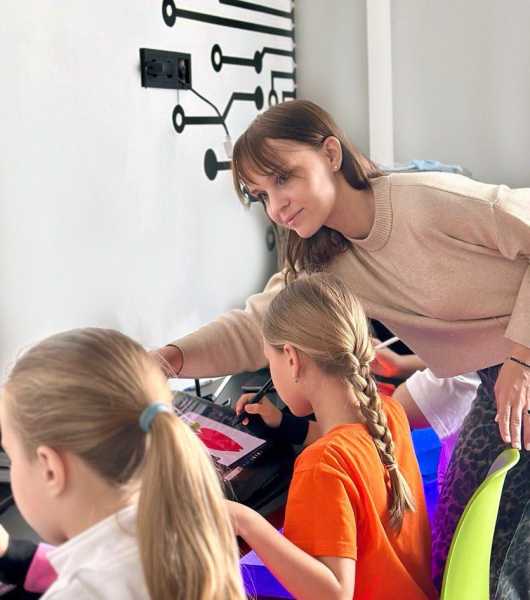 Оксана Быкадорова: &laquo;Технологии меняются, а творчество остается&raquo;. Представляем кандидата на премию &laquo;Во благо Новороссийска&raquo;