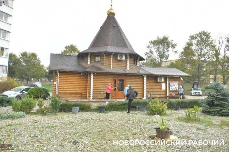 Отец Дмитрий строит храм в Новороссийске и уверен: &laquo;От отчаяния здорово спасает физический труд&raquo;