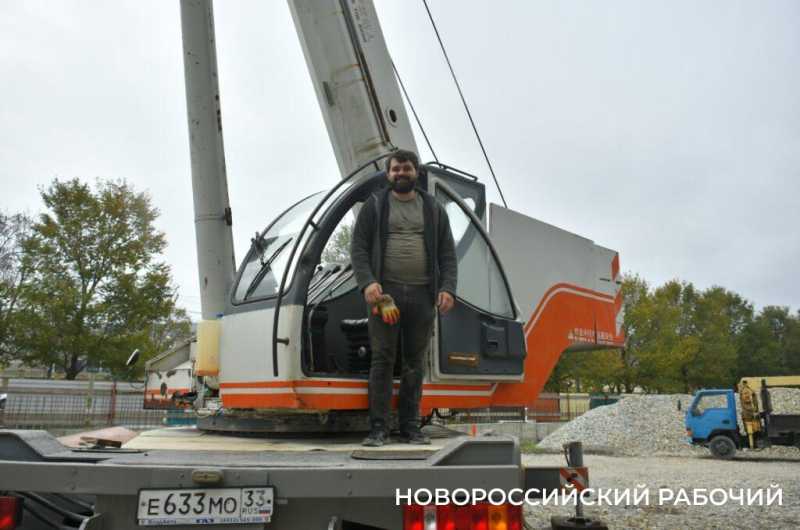 Отец Дмитрий строит храм в Новороссийске и уверен: &laquo;От отчаяния здорово спасает физический труд&raquo;