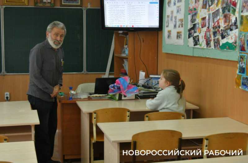 Отец Дмитрий строит храм в Новороссийске и уверен: &laquo;От отчаяния здорово спасает физический труд&raquo;