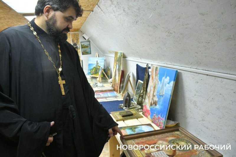 Отец Дмитрий строит храм в Новороссийске и уверен: &laquo;От отчаяния здорово спасает физический труд&raquo;