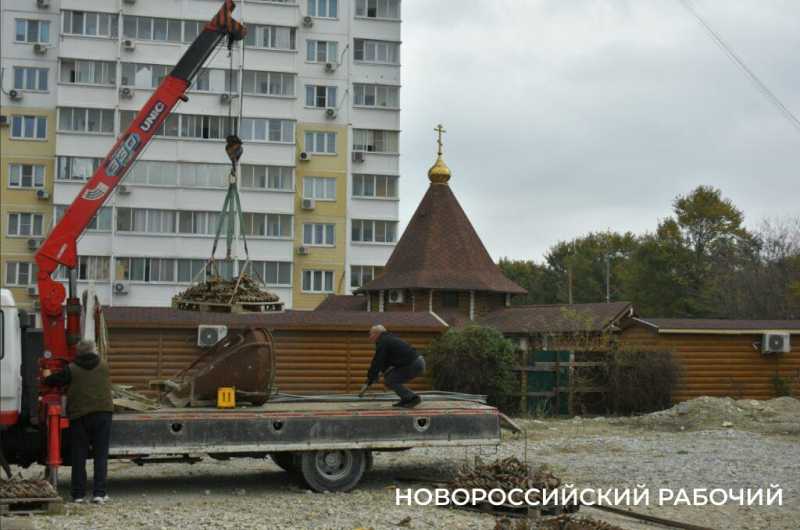 Отец Дмитрий строит храм в Новороссийске и уверен: &laquo;От отчаяния здорово спасает физический труд&raquo;