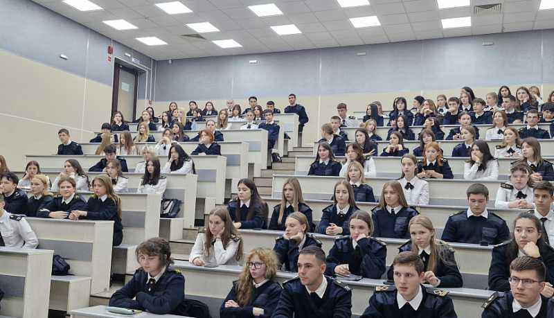 Полицейские Новороссийска провели встречу с курсантами транспортного колледжа в рамках акции &laquo;Киберщит&raquo;