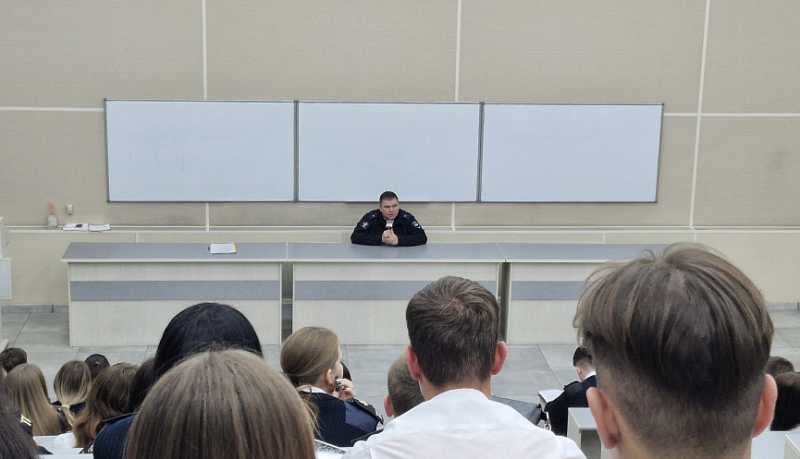 Полицейские Новороссийска провели встречу с курсантами транспортного колледжа в рамках акции &laquo;Киберщит&raquo;