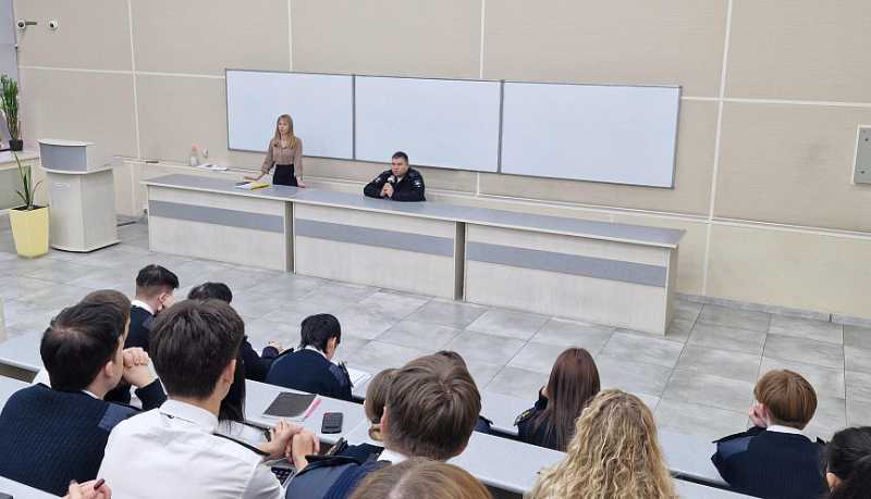 Полицейские Новороссийска провели встречу с курсантами транспортного колледжа в рамках акции &laquo;Киберщит&raquo;