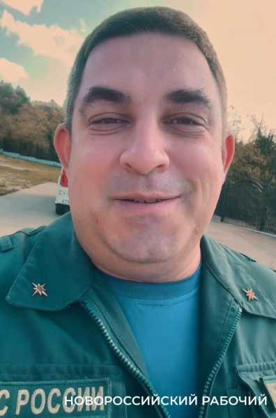 Пожарный из Геленджика и его коллеги со всей страны передали привет расстроенному малышу