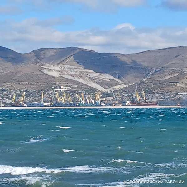 Пожары на танкерах, следовавших в порт Новороссийск, могли произойти из-за атаки дронов