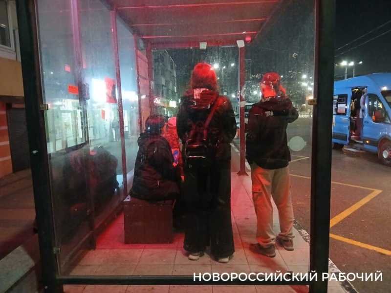 «Раздаю wi-fi»! Всегда ли возможно подключиться на «умных» остановках Новороссийска