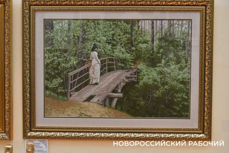 Сразу и не поймешь, что вышивка! Кажется, картины. Новороссийские мастерицы удивляют