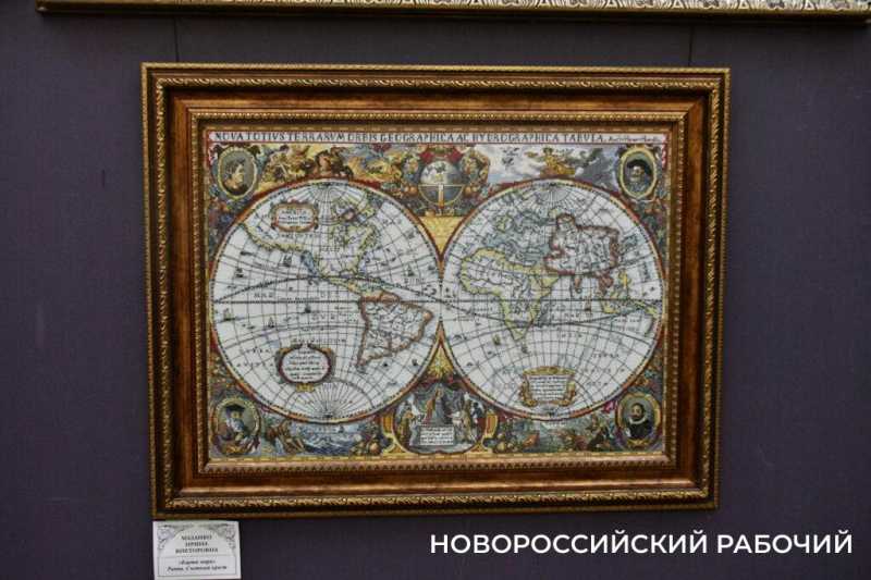 Сразу и не поймешь, что вышивка! Кажется, картины. Новороссийские мастерицы удивляют