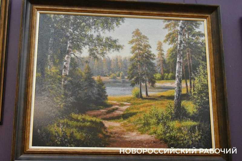 Сразу и не поймешь, что вышивка! Кажется, картины. Новороссийские мастерицы удивляют