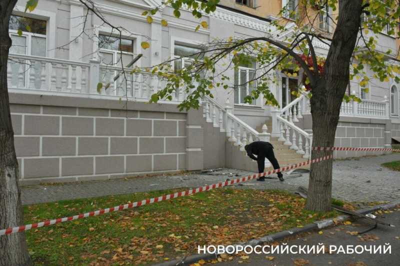 &laquo;Стоял на балконе и вижу &ndash; летит!&raquo; В Новороссийске обследуют пострадавшие от налета БПЛА квартиры