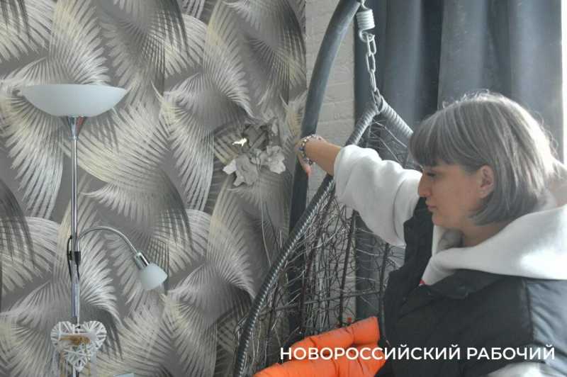 &laquo;Стоял на балконе и вижу &ndash; летит!&raquo; В Новороссийске обследуют пострадавшие от налета БПЛА квартиры