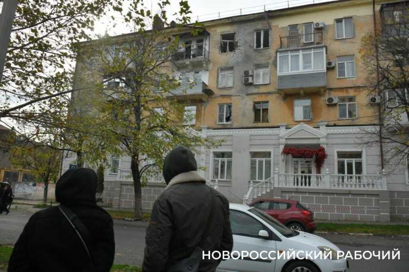 &laquo;Стоял на балконе и вижу &ndash; летит!&raquo; В Новороссийске обследуют пострадавшие от налета БПЛА квартиры