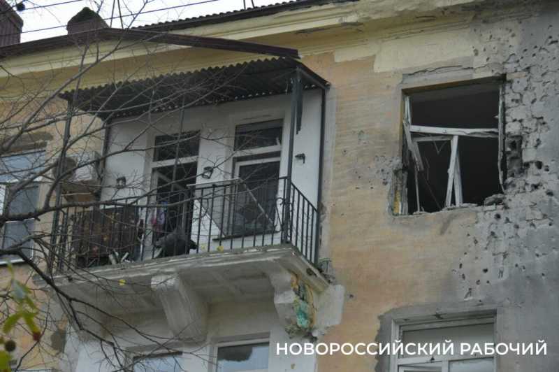 &laquo;Стоял на балконе и вижу &ndash; летит!&raquo; В Новороссийске обследуют пострадавшие от налета БПЛА квартиры