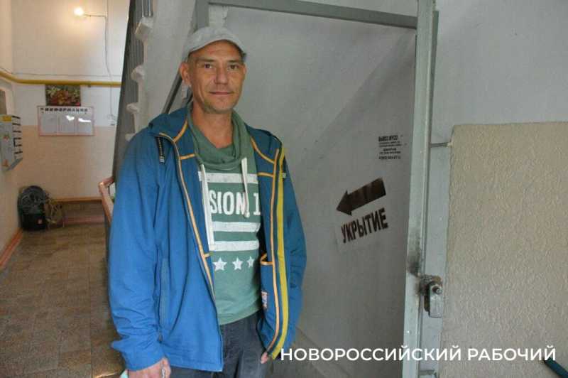 &laquo;Стоял на балконе и вижу &ndash; летит!&raquo; В Новороссийске обследуют пострадавшие от налета БПЛА квартиры