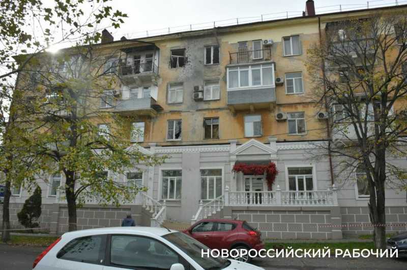 &laquo;Стоял на балконе и вижу &ndash; летит!&raquo; В Новороссийске обследуют пострадавшие от налета БПЛА квартиры