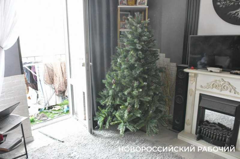 &laquo;Стоял на балконе и вижу &ndash; летит!&raquo; В Новороссийске обследуют пострадавшие от налета БПЛА квартиры