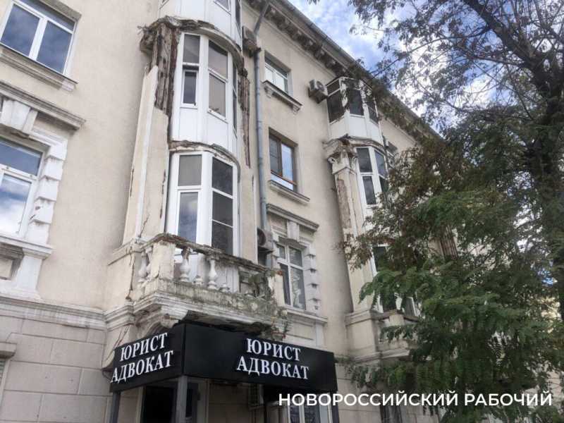 В центре Новороссийска объект культурного наследия будет разрушаться еще 2 года